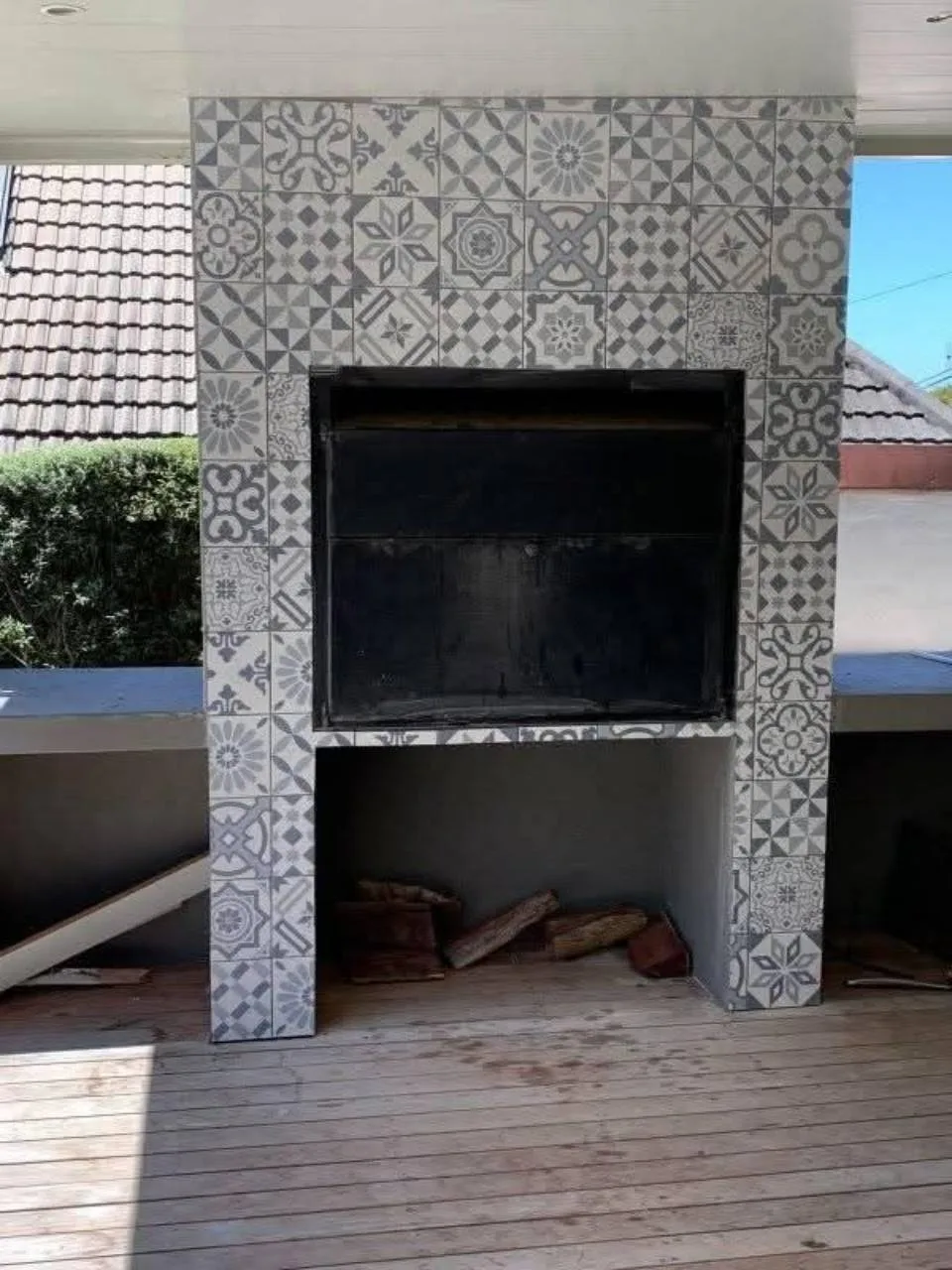 Covered patio braai area with patterned tile finish